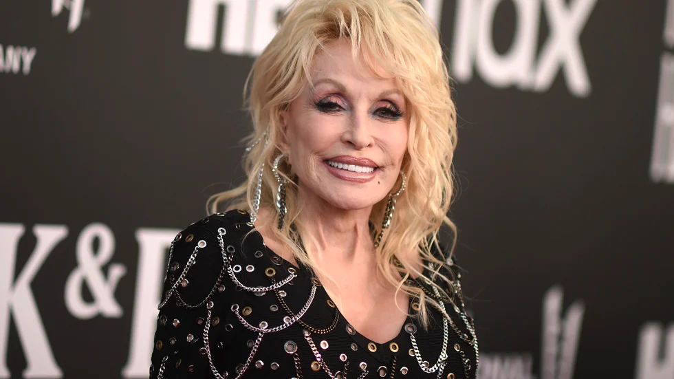 Dolly Parton fått en miljard kronor att skänka till välgörenhet. Arkivbild.