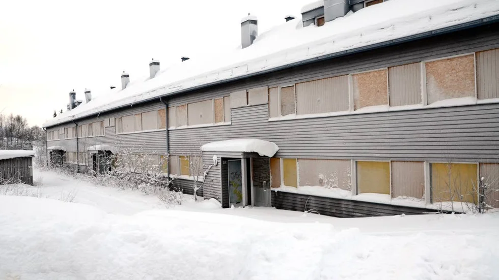 FARA. Byggnaderna på Solbacken har blivit en fara för allmänheten, nu kräver kommunen att ägaren ska åtgärda husen.
