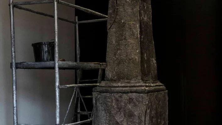 installerad. En del av Maja Qvarnström och Erik Lagerwalls ”Monumentet”.