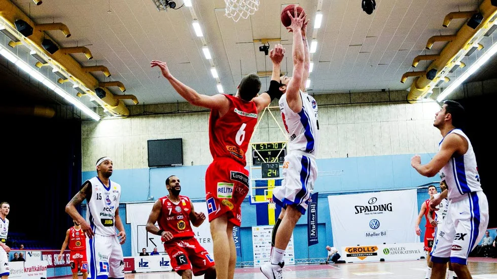 Returmaskin. Sigkounas slet ned hela 14 returer.