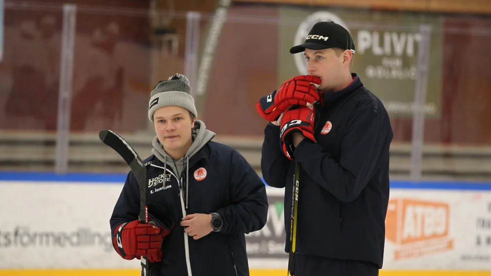 Kasper Josefsson och Gabriel Remelin har fått utökade arbetsuppgifter i Västerviks IK efter att tränarna sparkats.
