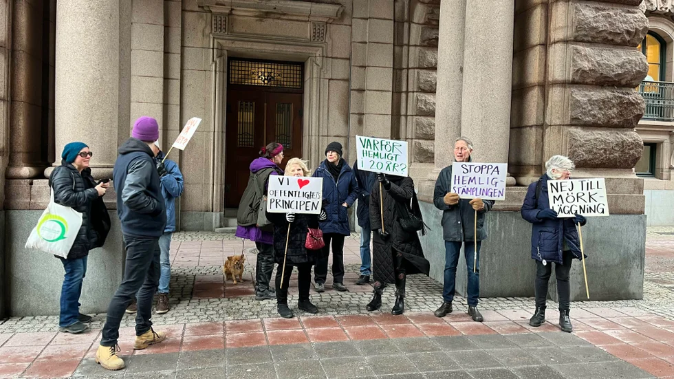 Demonstration framför riksdagen på onsdagen om den nya lagen som gör att Försäkringskassans uppgifter beläggs med strikt sekretess.