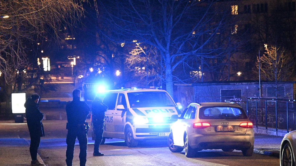 I Solna på torsdagskvällen greps två personer och vapen beslagtogs.