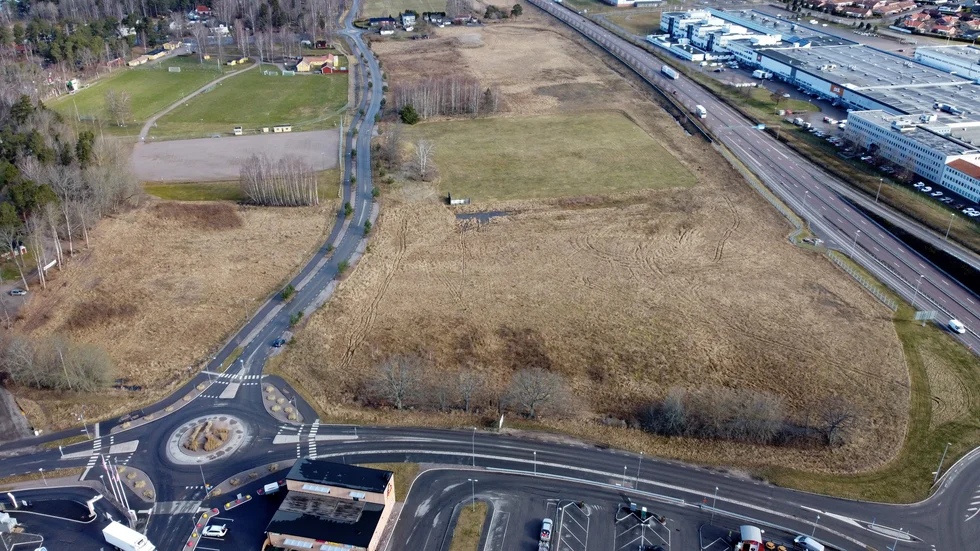 Platsen för den planerade bandyhallen.