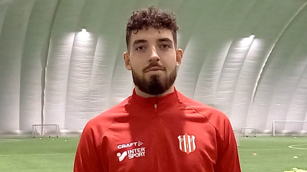 Ludvig Selini provtränar med Piteå IF. "Detta var mitt andra pass. Jag var med på uppstarten i söndags också och kommer att vara här veckan ut", berättar han efter tisdagskvällens träning.