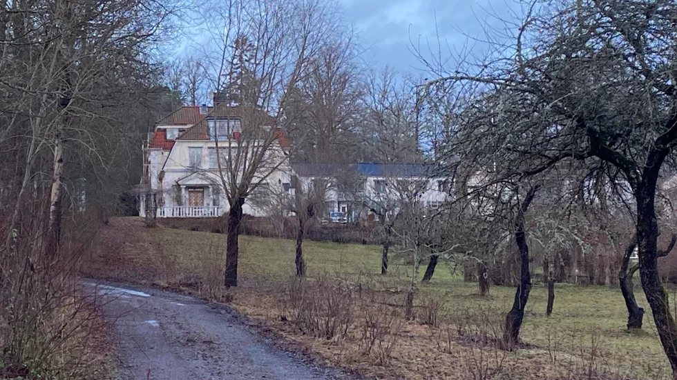 Patriciervilla Anno 1884 och Pensionat Ullevi på Linnéavägen 4 i Gamleby är till salu. Patriciervillan uppfördes 1884 reveterades 1895, byggdes om 1918, moderniserades 1937 och renoverades 1991-94.
