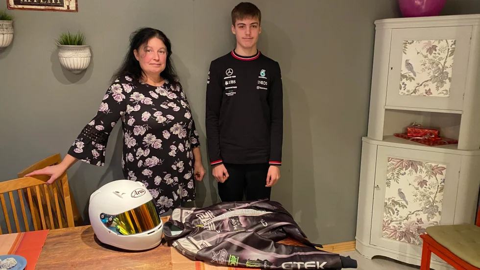 Annica Klebrant Lindholm och sonen Fredrik Lindholm.
"Det blir mycket åka bil, men det är jätteroligt att dela den här drömmen", säger Annica.