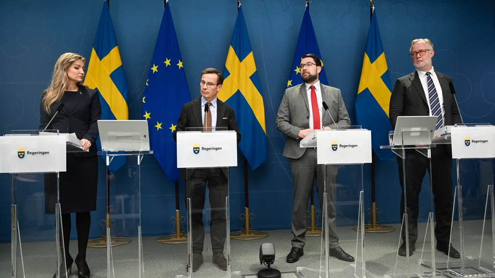 FLYTANDE. Regeringen har under sin första tid haft stora svårigheter med såväl grundläggande kompetens som att uppfylla sina löften.