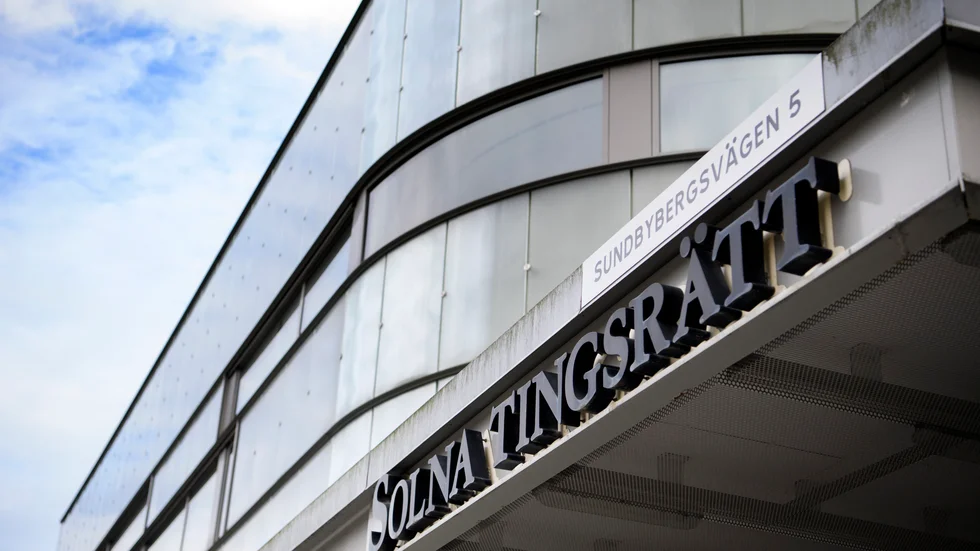Solna tingsrätt dömer en kvinna till sex år och tio månaders fängelse för människohandel och medhjälp till ett stort antal våldtäkter begångna hos terrorrörelsen IS. Arkivbild.