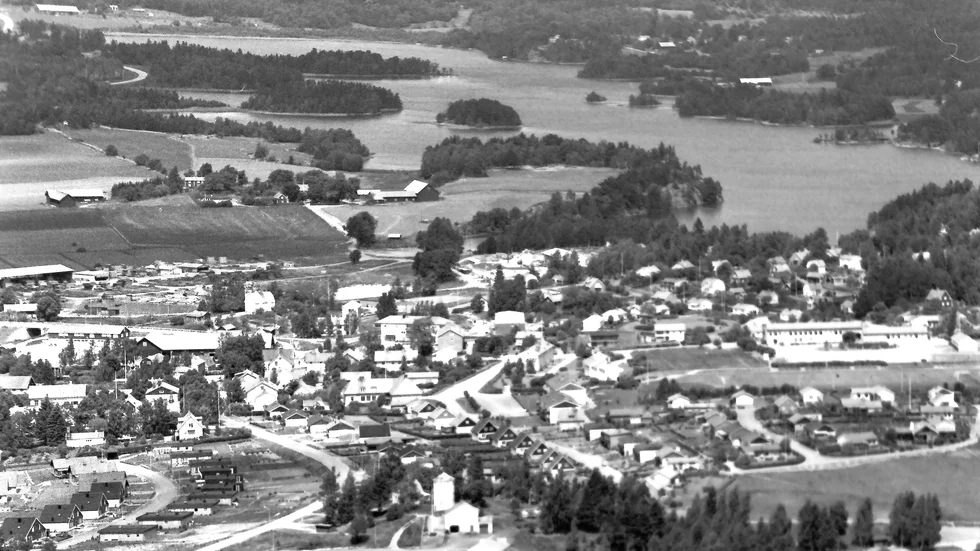 Rimforsa och Järnlunden från ovan. Det framgår inte i arkivet när bilden är tagen men vi tror cirka 1970.