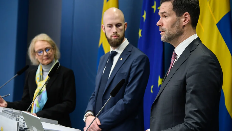 Charlotte Petri Gornitzka, chef för MSB, Carl-Oskar Bohlin, minister för civilt försvar, och Johan Forssell, bistånds- och utrikeshandelsminister, vid måndagens pressträff om jordbävningsstödet.