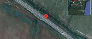 En personbil i olycka