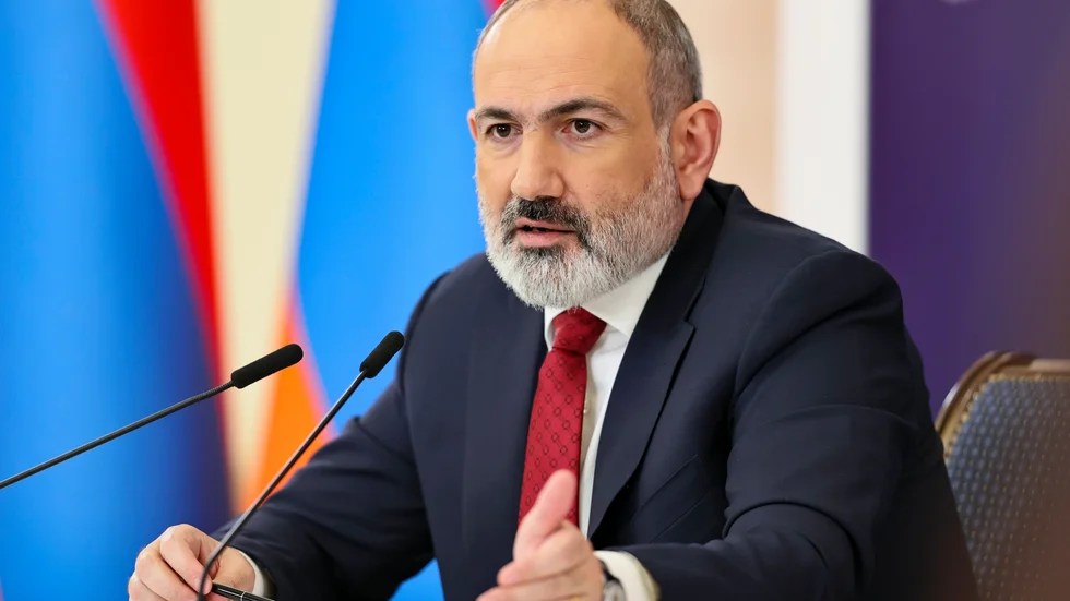 Armeniens premiärminister Nikol Pasjinjan under tisdagens pressträff i huvudstaden Jerevan.