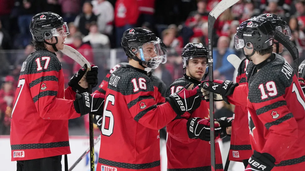 Connor Bedard, mitten, gjorde sju poäng.