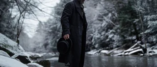 Edgar Allan Poe och Christian Bale möts i sevärd gotisk kostymdeckare