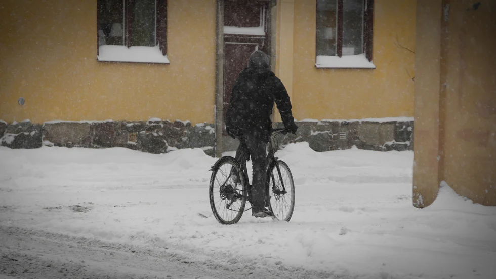 Första snön väntas falla över Uppsala under onsdagen, och kommunens snöröjningsteam står redo att hålla gång- och cykelvägar fria från snö.