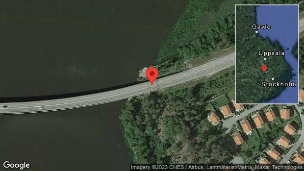 Personbil stillastående på väg 263
