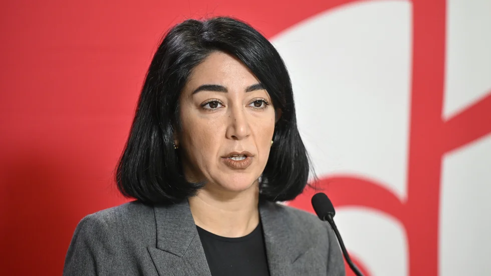 Lawen Redar, Socialdemokraternas kulturpolitiska talesperson, vid måndagens presentation av partiets uppdaterade samhällsanalyser.