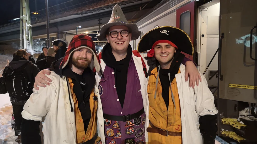 Axel Windisch, Oscar Palmqvist och Anton Andersson var på gott humör när de efter 26 timmars resa och 10 timmars försening anlände till Luleå på torsdagseftermiddagen.