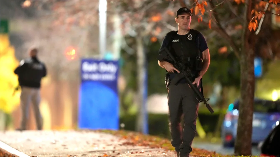 Skytten eftersöks av polisen.