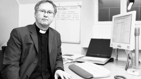I HETLUFTEN. Mats Hermansson gick i går vidare i biskopsvalet i Skara samtidigt som han kritiserades hårt av kvinnoprästmotståndaren Dag Sandahl.                                                                                                                                                                foto: bengan zettergren/arkiv
