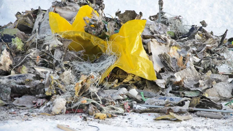Många teorier. Många teorier, men än finns inget svar till varför postplanet kraschade.  En teori är att det börjat brinna i planet.