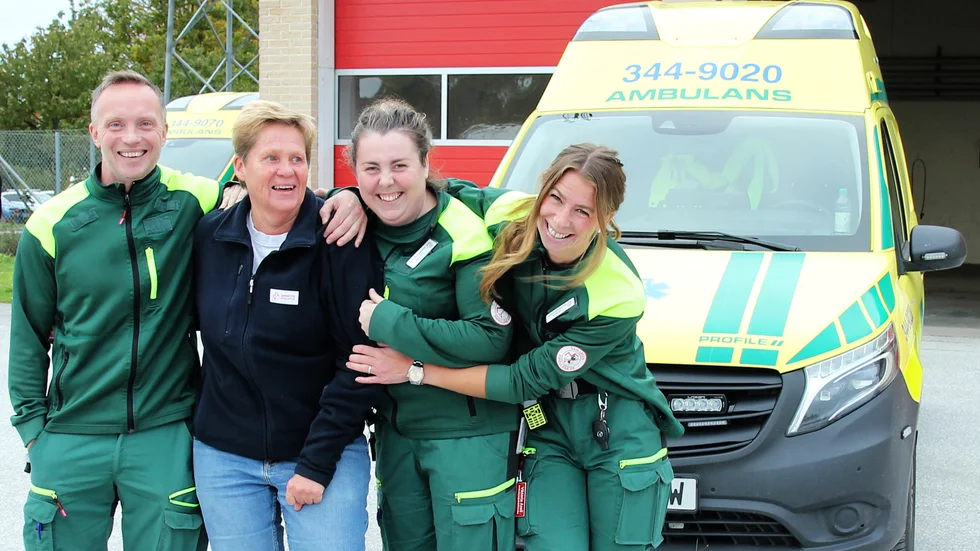 Cecilia Gustafsson, verksamhetschef på Samariten ambulans på Gotland, med ambulanssjuksköterskorna Fredrika Lindgren, Johan Vanky och Viktoria Axell. 