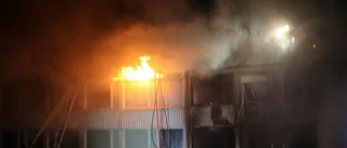 Flyktingboende totalförstört i brand