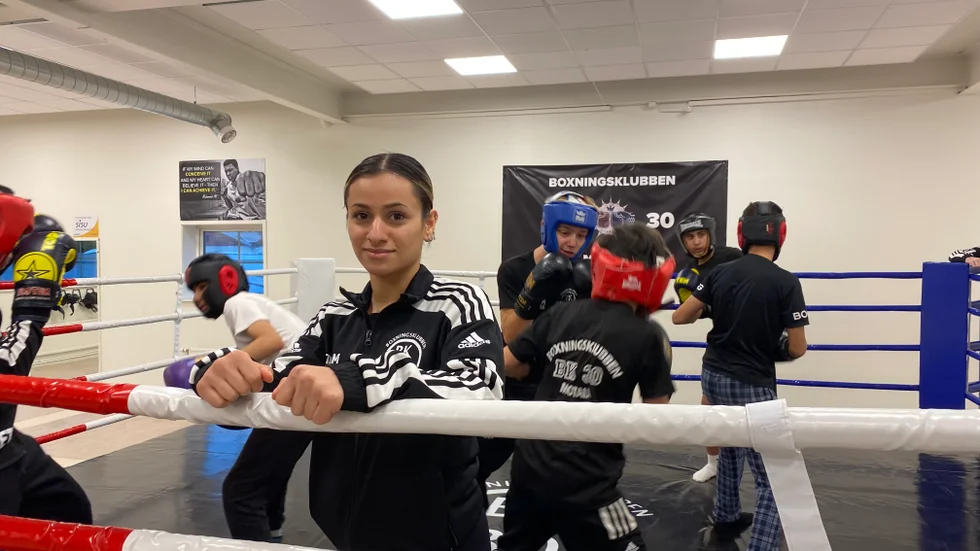 Vanas Nareeman är både ledare och aktiv i BK30:s boxningsklubb. Här i den nya ringen i klubbens nya lokal på Verkstadsvägen. I helgen invigdes lokalen och på webben kan ni se en visning av BK30:s nya hem. 