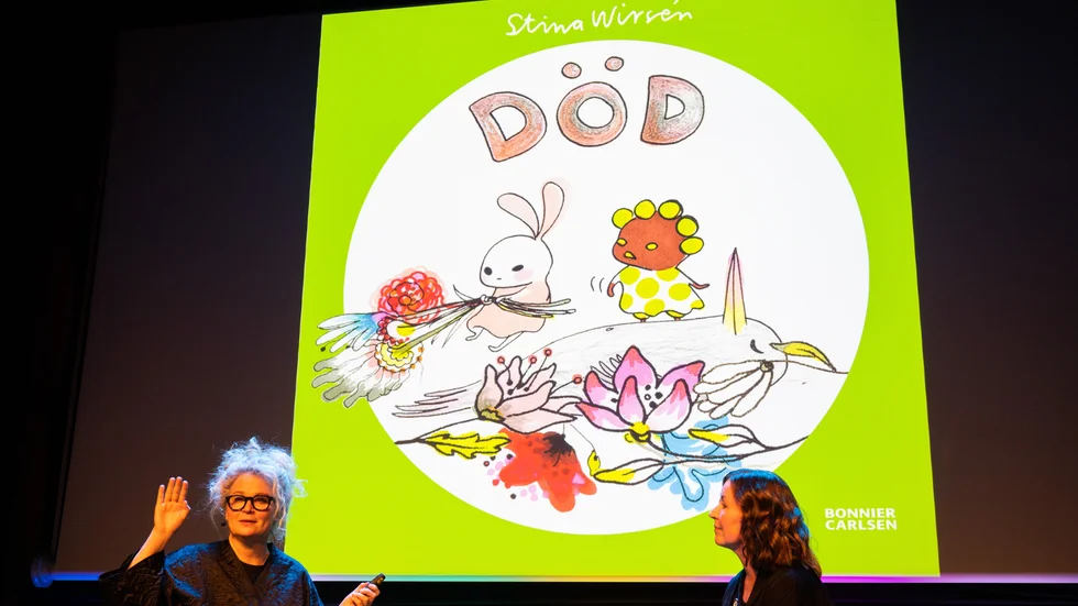 Illustratören och barnboksförfattaren Stina Wirsén samtalade med Erica Rönnbäck i Lilla salen, Kulturens hus, på Bok & bild. I sina barnböcker väjer hon inte för tunga ämnen. 