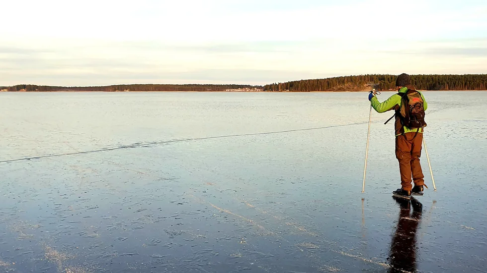 Isen vid Bensbyn är tunn på vissa ställen. Polisen varnar nu skridskoåkare. Bilden är en arkivbild.