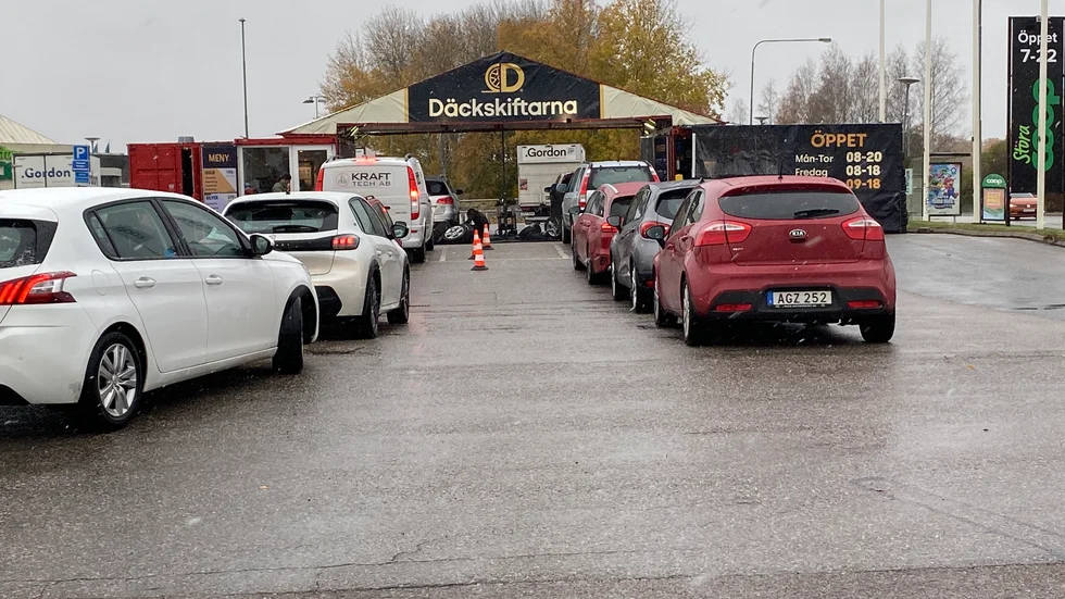Köerna ringlade långa hos Däckskiftarna vid Tuna Park under måndagsmorgonen.