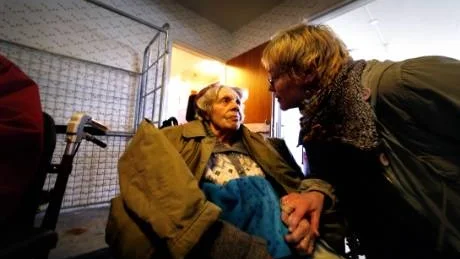 Flyttade. Christina af Trolle hjälpte mamman Anne-Marie att flytta från Östersol till Klostergården i Roma. Med flytten följde ett löfte om att få flytta tillbaka när det byggts nytt. Nu ska så ske. Till sist. arkivfoto: Henrik Radhe