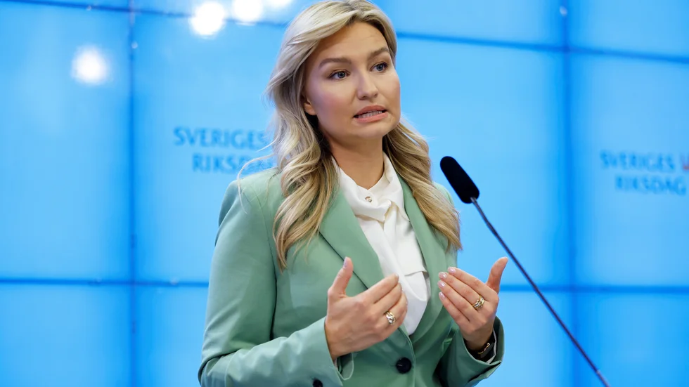 "Samtidigt vill jag tydligt slå fast – som partiledare för kristdemokraterna – att vi som parti inte kommer stödja något som skulle närma sig ett de facto förbud mot koranbränningar", sade Ebba Busch (KD) i sitt sommartal.