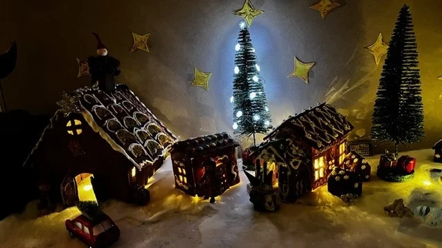 Höjden av julmys i Ylva Mjärdells pepparkaksby.