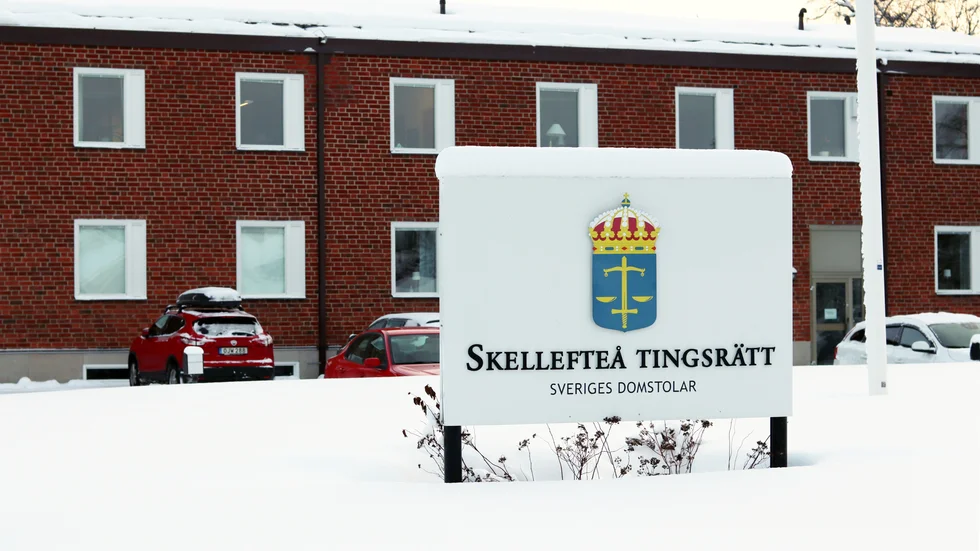 Mannen döms av Skellefteå tingsrätt för brott mot knivlagen och narkotikabrott till sju månaders fängelse.