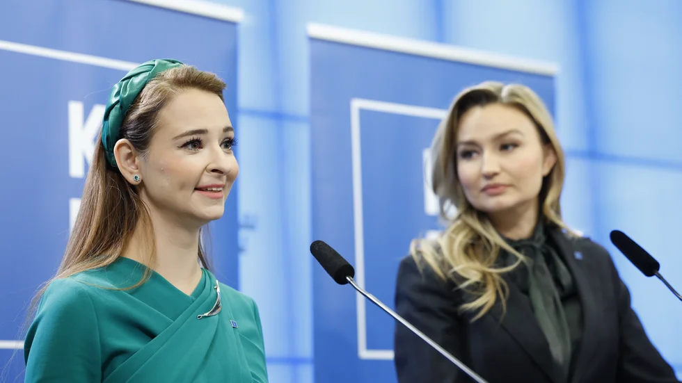 KD-ledaren Ebba Busch (till höger på bilden) lanserar sin kompis Alice Teodorescu Måwe som ny toppkandidat inför sommarens val till Europaparlamentet.