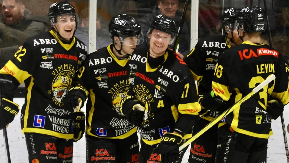 Så här glada miner var det i Vimmerby när laget mötte Skövde senast. Då blev vinst med 4-1. 