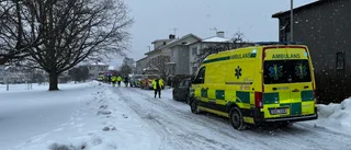 Brand i fastighet i Karlshov – en person avled