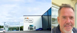 Konkurshot hänger över padelarenan på Lövåsen