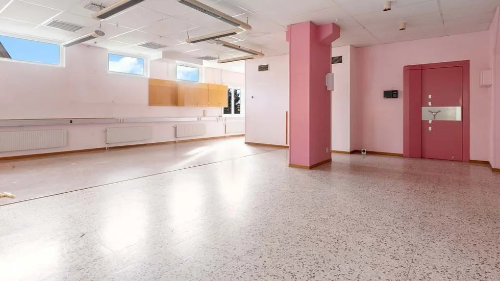 I den gamla banklokalen med kokvrå finns det ett dokumentrum med rejäl dörr och väggar.