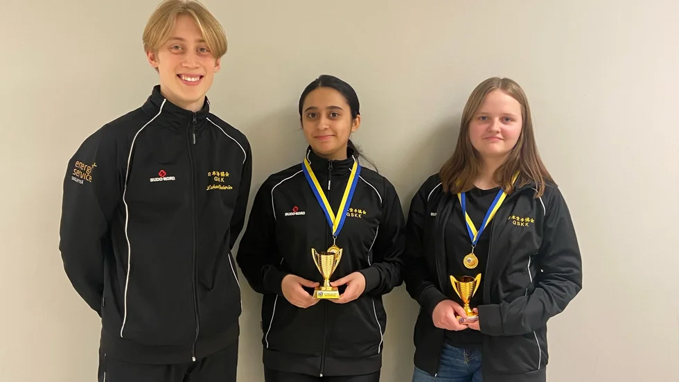 Ledaren Lukas Lindström, Laeba Khan och Matilda Zakrisson hade roligt när de äntligen fick tävla igen. Den gångna helgen var det karatetävling i Boden.