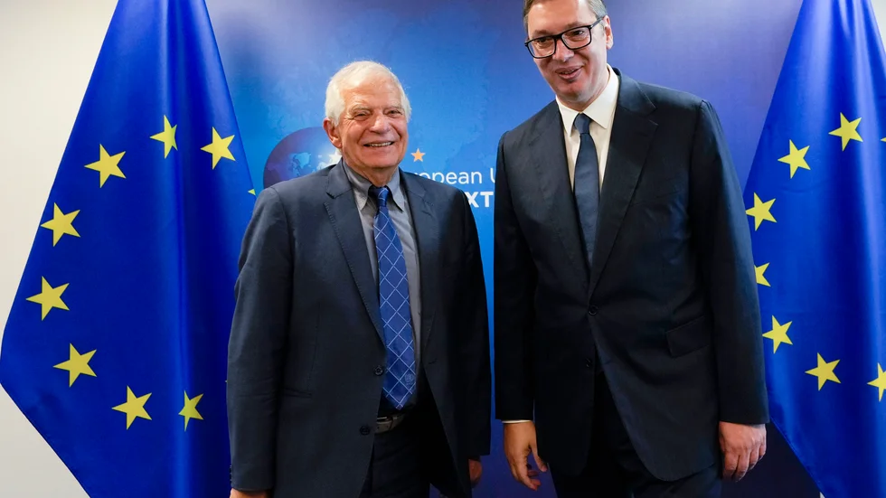 EU:s utrikeschef Josep Borrell i ett möte med Serbiens president Aleksandar Vucic i september. Arkivfoto.