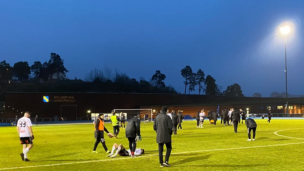 Motala AIF är ur division 1-fotbollen, trots seger med 3-1 mot Sollentuna borta i sista matchen. Majkel Bagir, Kevin Ali och övriga är deppiga efter att Maif varit två mål från att gå till kval.