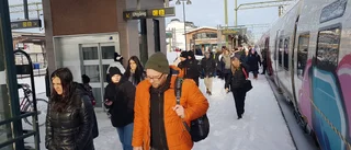 Passagerare blev fast på strömlöst tåg i fem timmar
