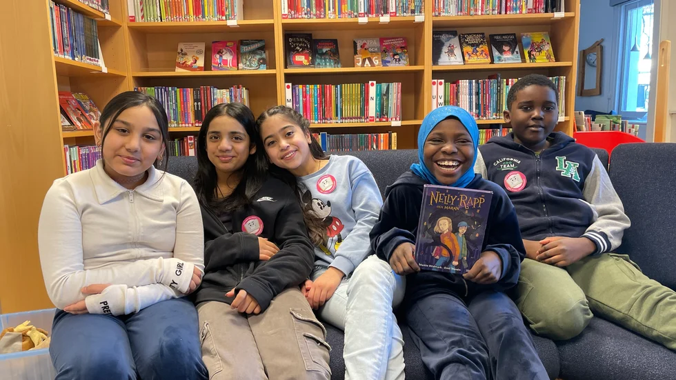 Emma Khan, Abeera Mahmood, Dima Aldereh, Ikram Oumar
och Yakub Abdullahi går i årskurs 4b på Rosendallskolan i Linköping. De älskar att läsa och läser ungefär 30 minuter varje dag. 