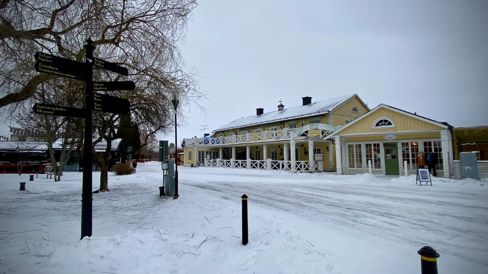 Hamngården och grannfastigheten ligger ute till försäljning hos en mäklarfirma som specialiserat sig på ett "premiumsegment".