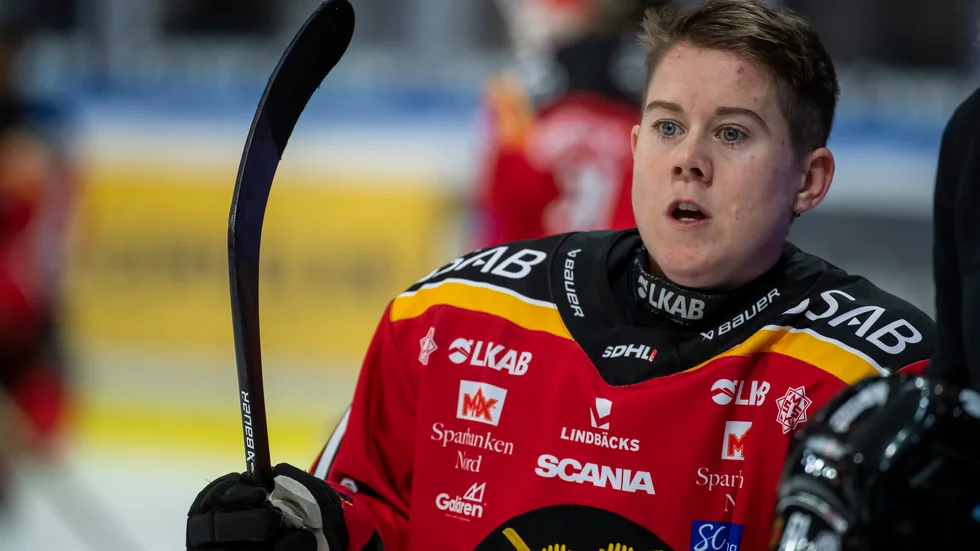 "Det finns fortfarande delar i vårt spel som vi behöver utveckla", säger forwarden Lisa Johansson efter 10–1-segern mot hennes gamla lag.