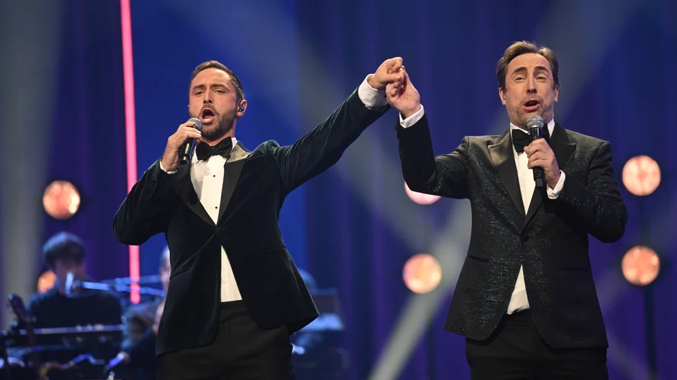 Måns Zelmerlöw och Per Andersson uppträdde under insamlingsgalan "Tillsammans för världens barn" som direktsändes i SVT.