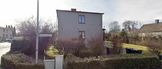 24-åring ny ägare till fastigheten på Klosterledsgatan 34 i Vadstena - prislappen: 1 250 000 kronor